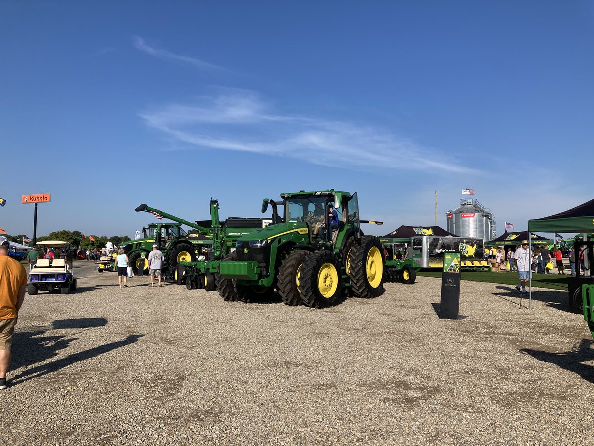 apasztor82's tweet photo. Proud to donate a jug of soap along with @AgPro_Ohio to Sara and Garett of the @OhioStateFSR If you ever get a chance to come out to this show I highly recommend it, it is AWESOME!!! #Andyclean The official soap of @OhioState 😉 lol Great meeting everyone today!!! Gr8 time 👍✅ https://t.co/UXh1QAyhHU