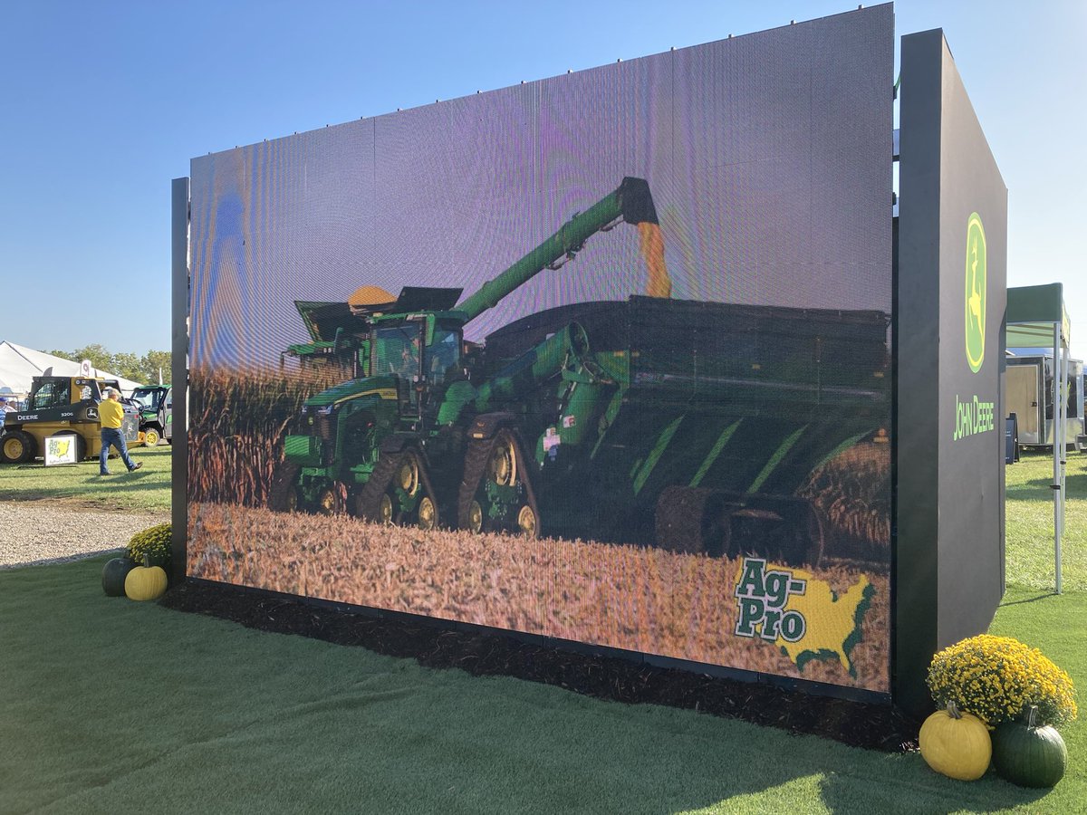 apasztor82's tweet photo. Proud to donate a jug of soap along with @AgPro_Ohio to Sara and Garett of the @OhioStateFSR If you ever get a chance to come out to this show I highly recommend it, it is AWESOME!!! #Andyclean The official soap of @OhioState 😉 lol Great meeting everyone today!!! Gr8 time 👍✅ https://t.co/UXh1QAyhHU
