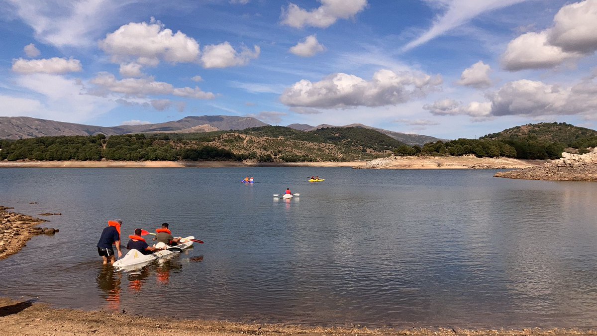 EnSardaigne's tweet photo. Canotaggio durante il Festival #itaca a #villagrande Si possono ora porre la basi per una condivisione di utilizzo futuro del lago per portare alla nascita di iniziative per un #turismolento e #sostenibile con giovani volenterosi ed entusiati #zoneinterne #turismoresponsabile https://t.co/2NZgbLFPZn