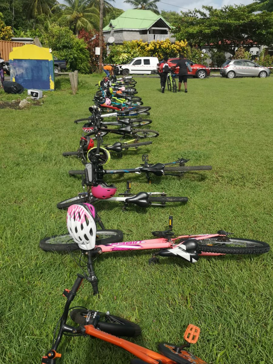 UsepGuadeloupe's tweet photo. Les assos ont donné le top départ de la saison sportive en offrant dès ce mercredi une #JNSS2022 qui a réchauffé les coeurs après le passage du cyclone Fiona. 👏🏻👍🏽 aux délégués de secteur, profs, parents et partenaires qui ont répondu présents ! @AcGuadeloupe @usepnationale https://t.co/zvtR14n4eq