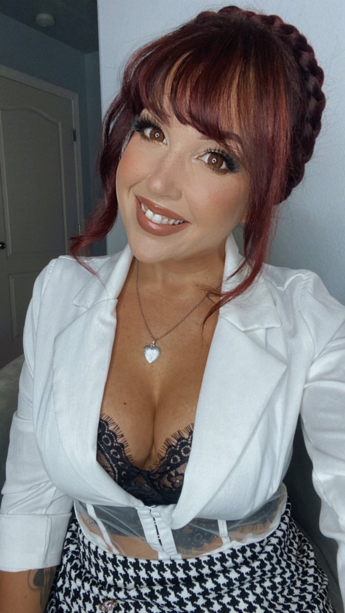 Nicole Marie Jean 🧡🍂 on Twitter: "😁🖤🤍"