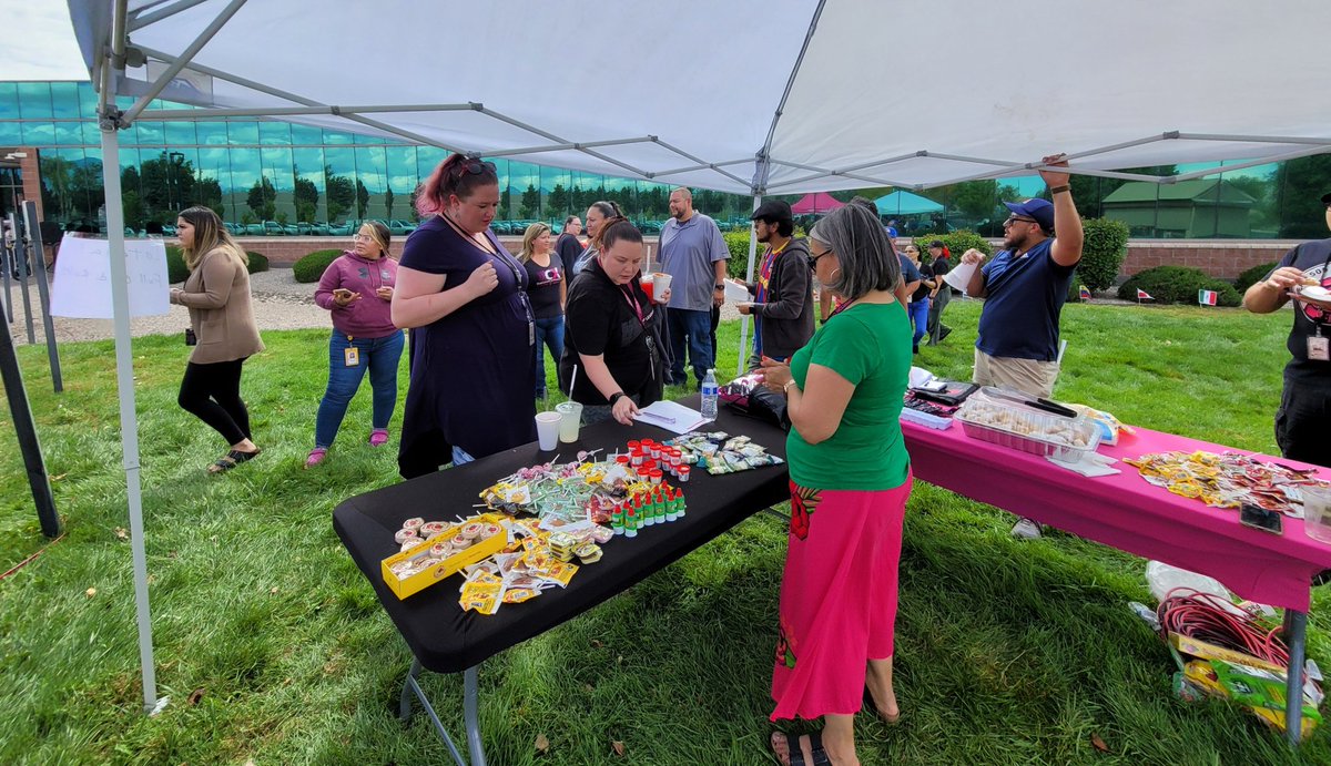 team505menaul's tweet image. Feliz Mes de la Herencia Hispana! Thank you to our local Multucultural Alliance for hosting an incredible event celebrating Hispanic culture with games, dance, learning stations, and yummy aguas frescas 🥤and elote!🌽. 

#mobilizeforunity #MCA #BeYou