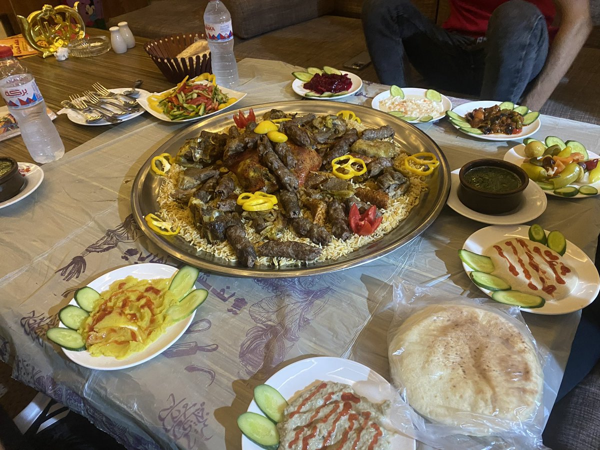 zeeekiy's tweet photo. @Mohamed60405619 @Toonzatt طب يلا عشان الاكل جهز و مستنيك..😂😂 https://t.co/VRGCuZdkBU