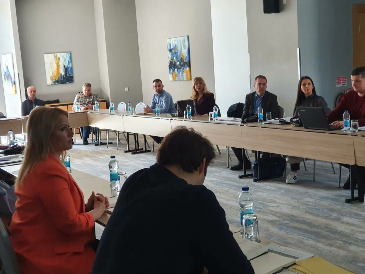 ta___njaa's tweet photo. Nakon više od godinu dana intenzivnog rada, završena je nova Omladinska politika Republike Srpske [za period od 2022. do 2026. godine]. Njena vizija glasi obećavajuće: "Više i bolje - PO MJERI MLADIH". Iza nas je odličan posao 🎉 #omladinskapolitika #youthpolicy https://t.co/ZBsTlu5S09