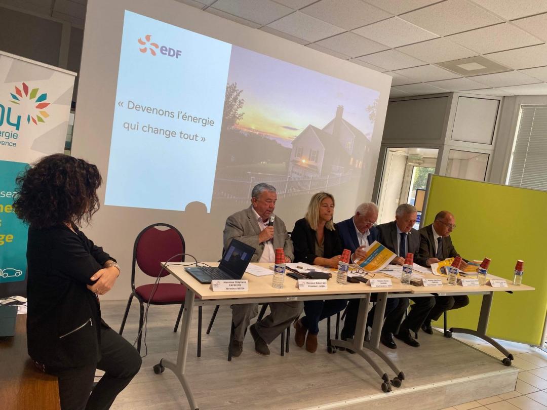 C_GirardRN's tweet photo. Ce mercredi 21 Septembre j'ai répondu à l'invitation du #SDE04, pour participer au comité Syndical. 
La lutte contre la précarité énergétique a été abordée. 
Au vu de la conjoncture, je me devais de participer à ce comité pour défendre au mieux les #BasAlpins durant mon mandat. https://t.co/Pth0SFVwo6