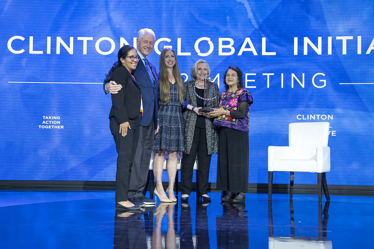 ClintonGlobal's tweet image. “Si, se puede.”

This year’s Clinton Global Citizen Award honors @DoloresHuerta for her trailblazing lifetime of public service advocating for the dignity and fundamental human rights of women, children, and working class people worldwide. #CGI2022