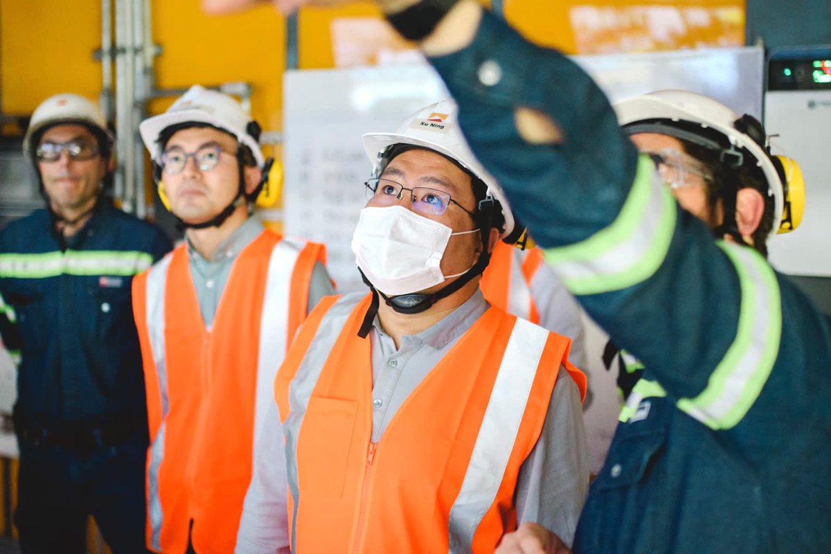 SebasCastroTX's tweet photo. Hoy recibimos en nuestra planta de Palmar de Varela a los ejecutivos de Línea 1 de @MetroBogota Importante reunión para mostrar nuestra capacidad productiva, calidad, servicio, conciencia con el medio ambiente y con la comunidad. https://t.co/cACsEpSZbV
