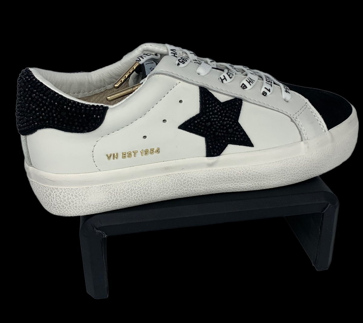 ShopZaZas's tweet photo. JUST ARRIVED
Vintage Havana Epic Sneakers!
Sizes 5.5-10
$129

Shipping Available 

#vintagehavana #sneakers #shoes #fallfashion https://t.co/Qe3oEdjnBK
