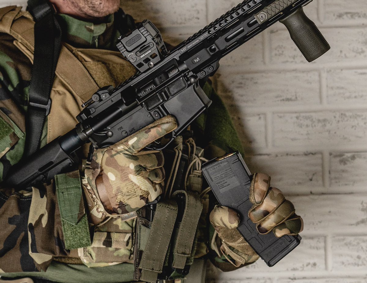 MidwestIndinc's tweet photo. Top off and ready!
#midwestindustries #ar15 #combatrail #combatsights
๐ท- @mypointofpew https://t.co/44vJ988f96