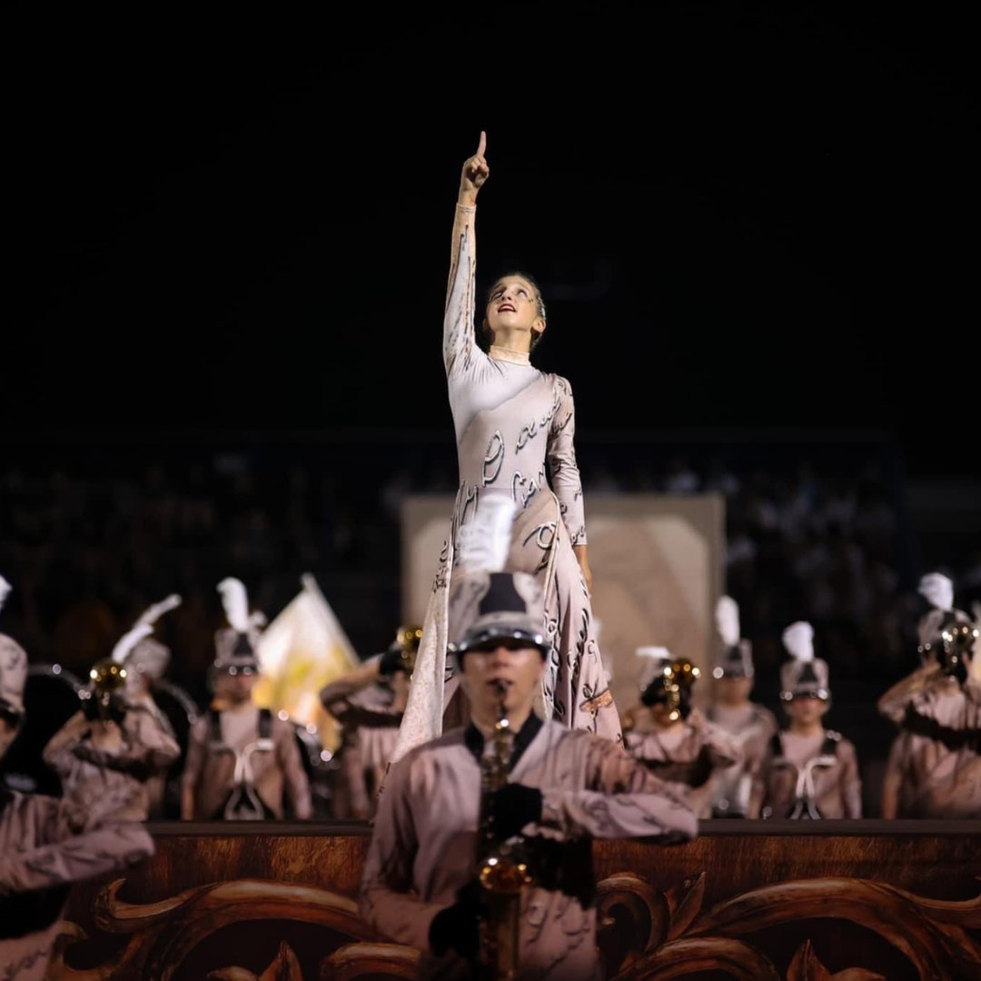 DPGPerforms's tweet photo. Greendale High School (WI) looked stunning as they kicked off their competitive marching season last weekend in custom printed DPG band & guard uniforms with custom flags & props! π
#DPGUniforms #DPGflags #DPGprops #DPGhatslips #marchingband #customprinting https://t.co/sHzPUYj9rE