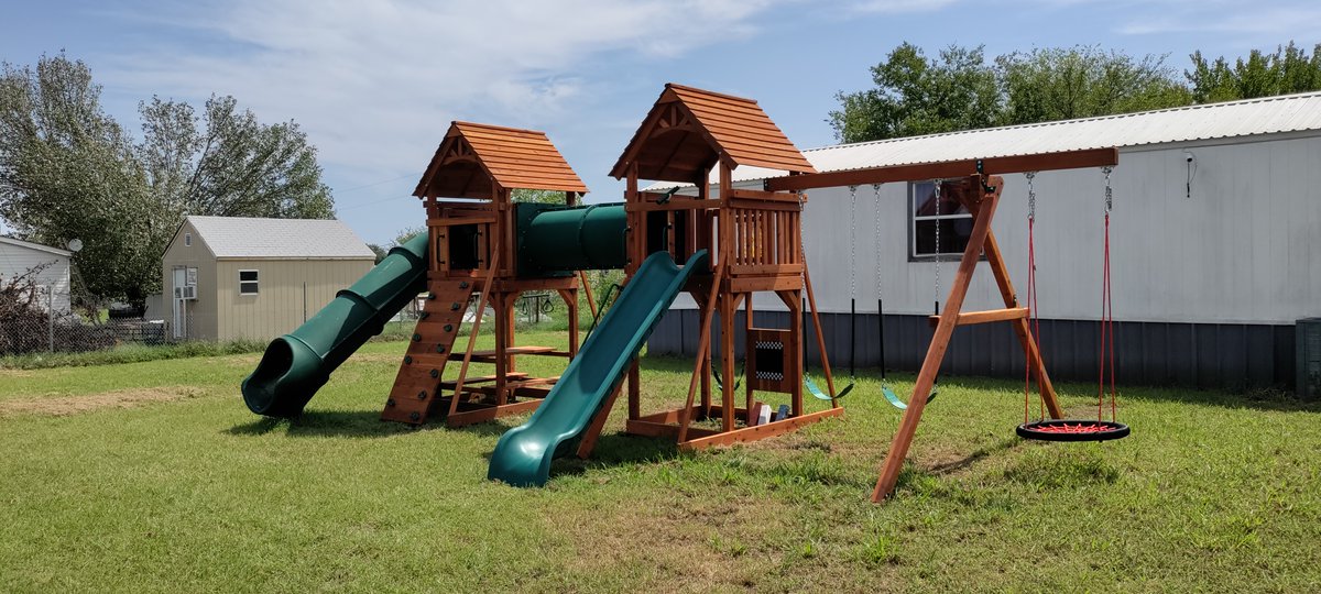 Excited to announce the installation of a new playground in a Granbury, Texas neighborhood!

Compute North partners with local leaders to identify opportunities that align with the community’s needs and uphold the pillars of our social impact strategy. hubs.ly/Q01mVr930