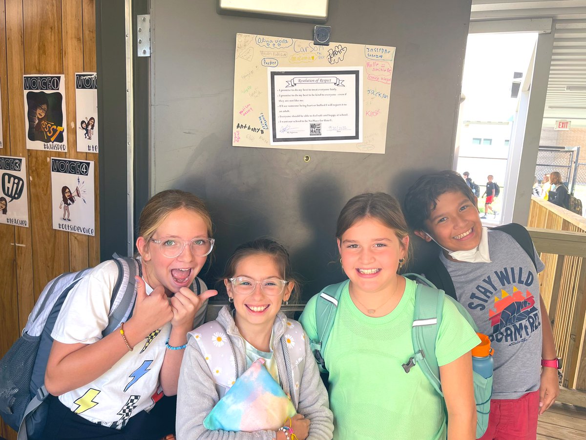 SaraYRodrigu3z's tweet photo. Inspiring greatness always! Check out my #Twin for the day! Totally unplanned and purely AMAZING 🤩
#NoPlaceForHate in my classroom 😍 poster is up! 🤝
👀 yesterdays #ItStartsWithHello🙋🏻♀️
@NASA_Johnson @Dhavaljadav02 @HumbleISD_GE @Curllonangela @CounselorFrutos @MrsJean_GE https://t.co/2hXWhVwoQG