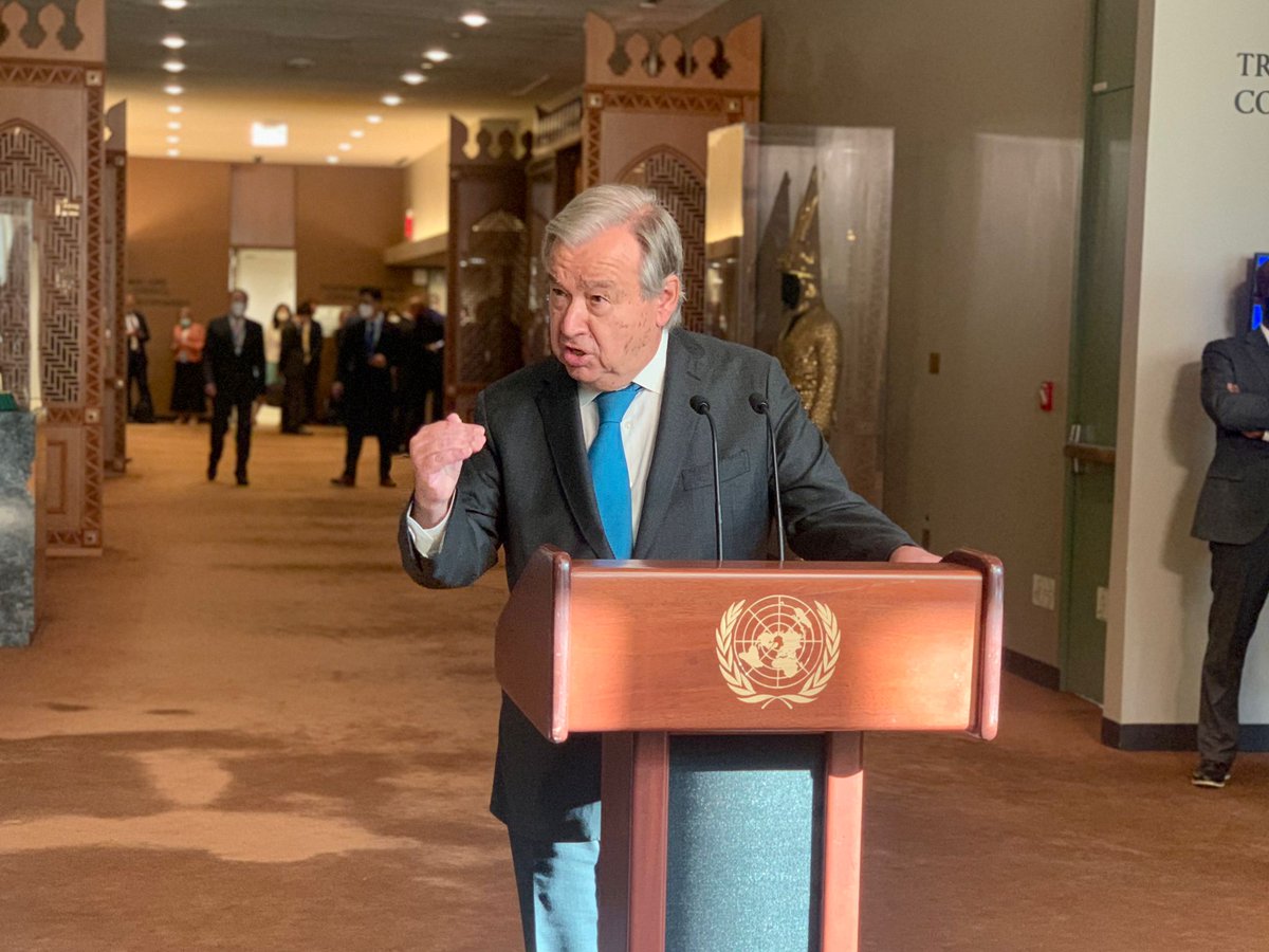 The fossil fuel industry is killing us, and leaders are out of step with their people, who are crying out for urgent climate action - <a href="/antonioguterres/">António Guterres</a> following the informal climate roundtable at the #UNGA . Full transcript: un.org/sg/en/content/…