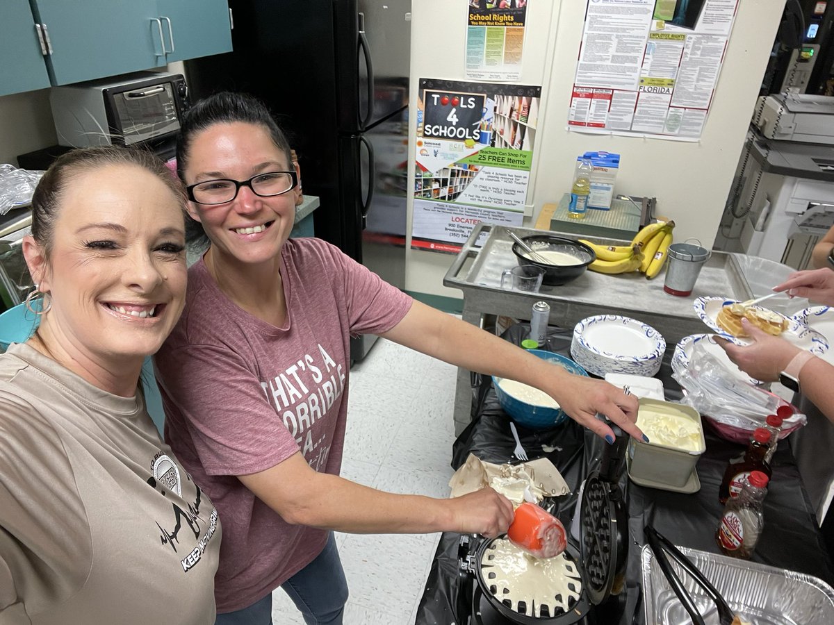 DeltonaElemAP's tweet photo. Showing our appreciation for staff by hosting Waffle Wednesday!!! It was a huge success!!! Stay tuned for more displays of appreciation monthly! https://t.co/xpuFxHRn7f