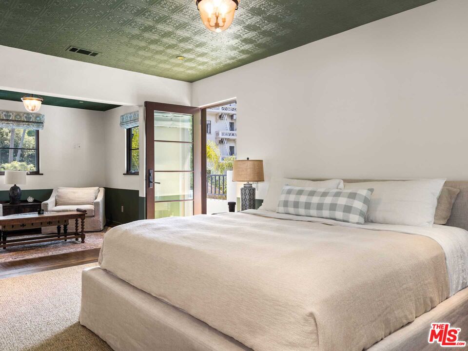 HolaManuelPablo's tweet photo. Guesthouse for guests. Amazing indoor/outdoor flow, gardens, & views throughout!" 😍
Listed By: Bill R. w/ The Agency
Offered At: $3,295,000 ✅
Message me to see this gorgeous home before it hits the market! 😉📲
#offmarket #offmarketlisting #comingsoon #pocketlisting https://t.co/7o5g6RtTlb