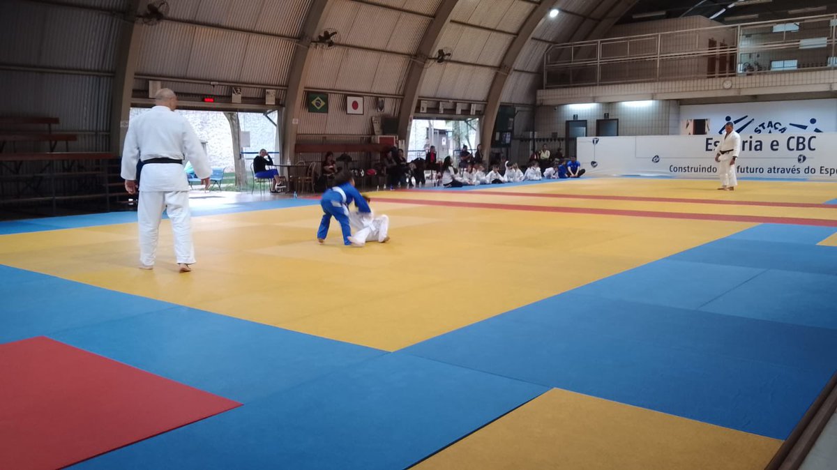 tv_esperia's tweet photo. Agora há pouco, no Clube Esperia, foi realizado o treino de judô infantil. A atividade foi orientada pelos professores Adriano e Eugênio.
Valeu, criançada!

📸: Reprodução/ @felixsimplicio 
📝: Reportagem/ @lucca_fazzi
#esperia #datafootweb https://t.co/4b6K5P1MVB