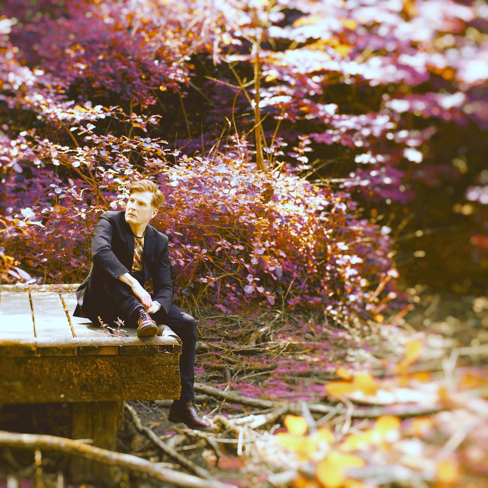 Available now to stream on Spotify - our new single “Dreams Are Crashing” open.spotify.com/album/6xEBuHJt…