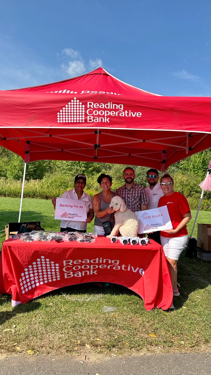 ReadingCoopBank's tweet photo. North Reading Town Day was a great success! 🙌 Everyone had a blast - even our doggie pal (and RCB celebrity) Chewie! 🐶 Thank you to everyone on our team who volunteered! 😃 #RCBRocks #BankingForAll https://t.co/poQQ1XIqUk