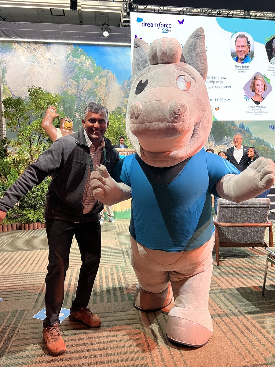 rvr2020's tweet photo. Best picture at #DF22  @MuleSoft #mule #Keynote https://t.co/PkgKx1vYzc