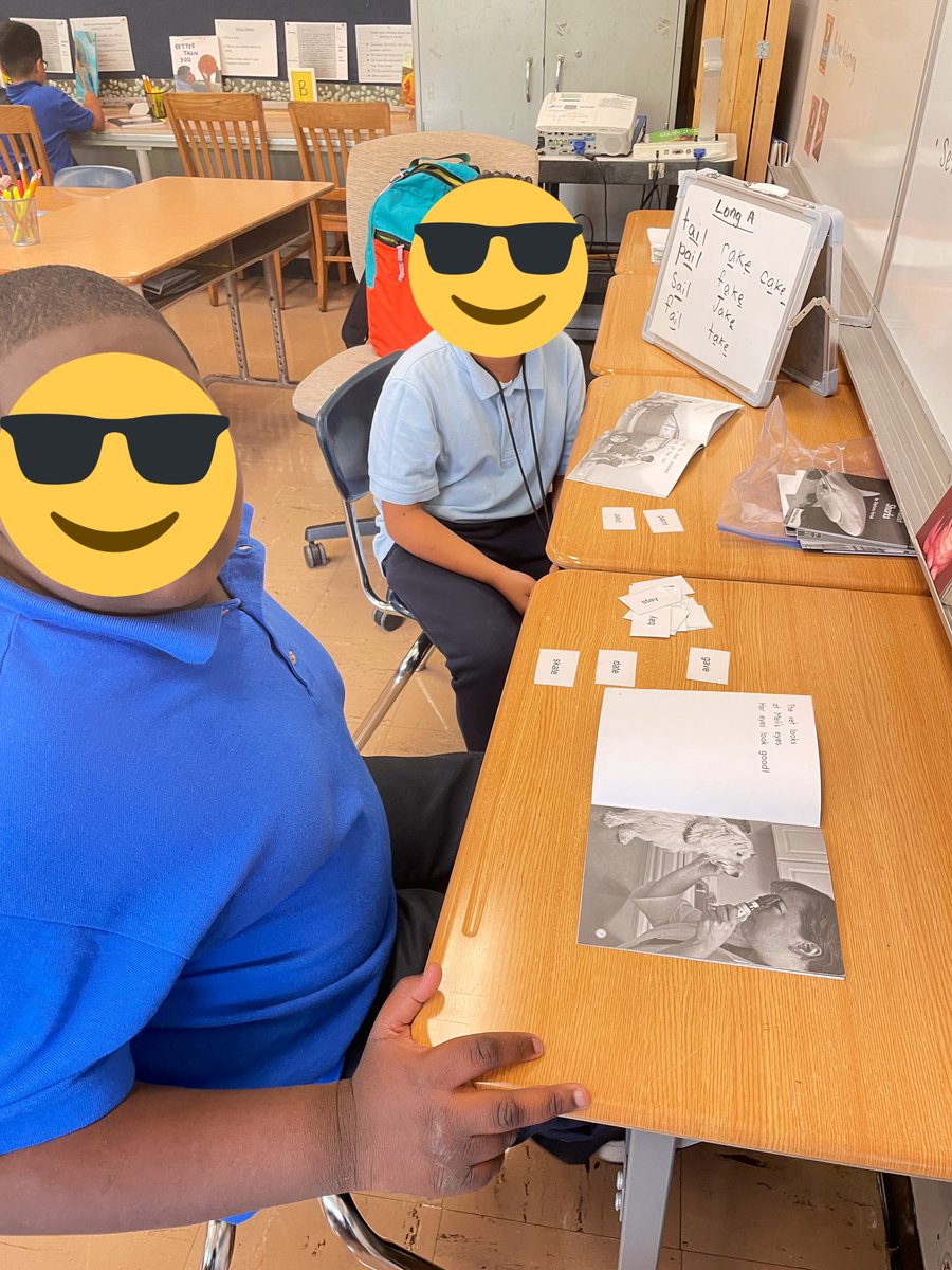 MrsLanderos4's tweet photo. Small groups and stations takes lots of planning but my wonderful class @dawes_school is doing an amazing job! @ChiPubSchools https://t.co/cWtgLIySZB