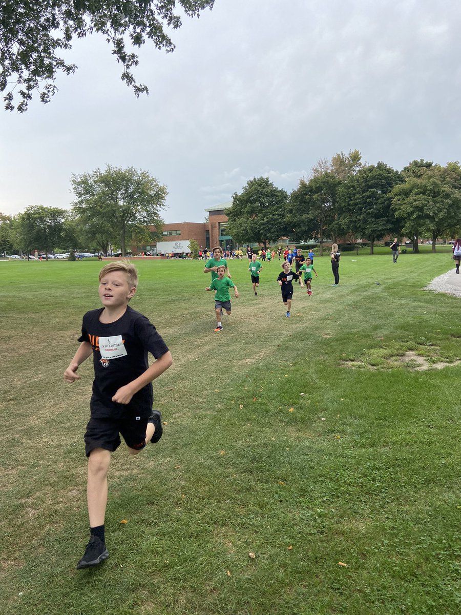 lisakdumont's tweet photo. @Ridley_College Lower and Middle School students participated in the Terry Fox run today. Raising money for cancer research and creating relationships within House Teams! #RidleyLS #RidleyMS #RidleyService #RidleyExperience #BelongAtRidley https://t.co/OuDfi13l1A