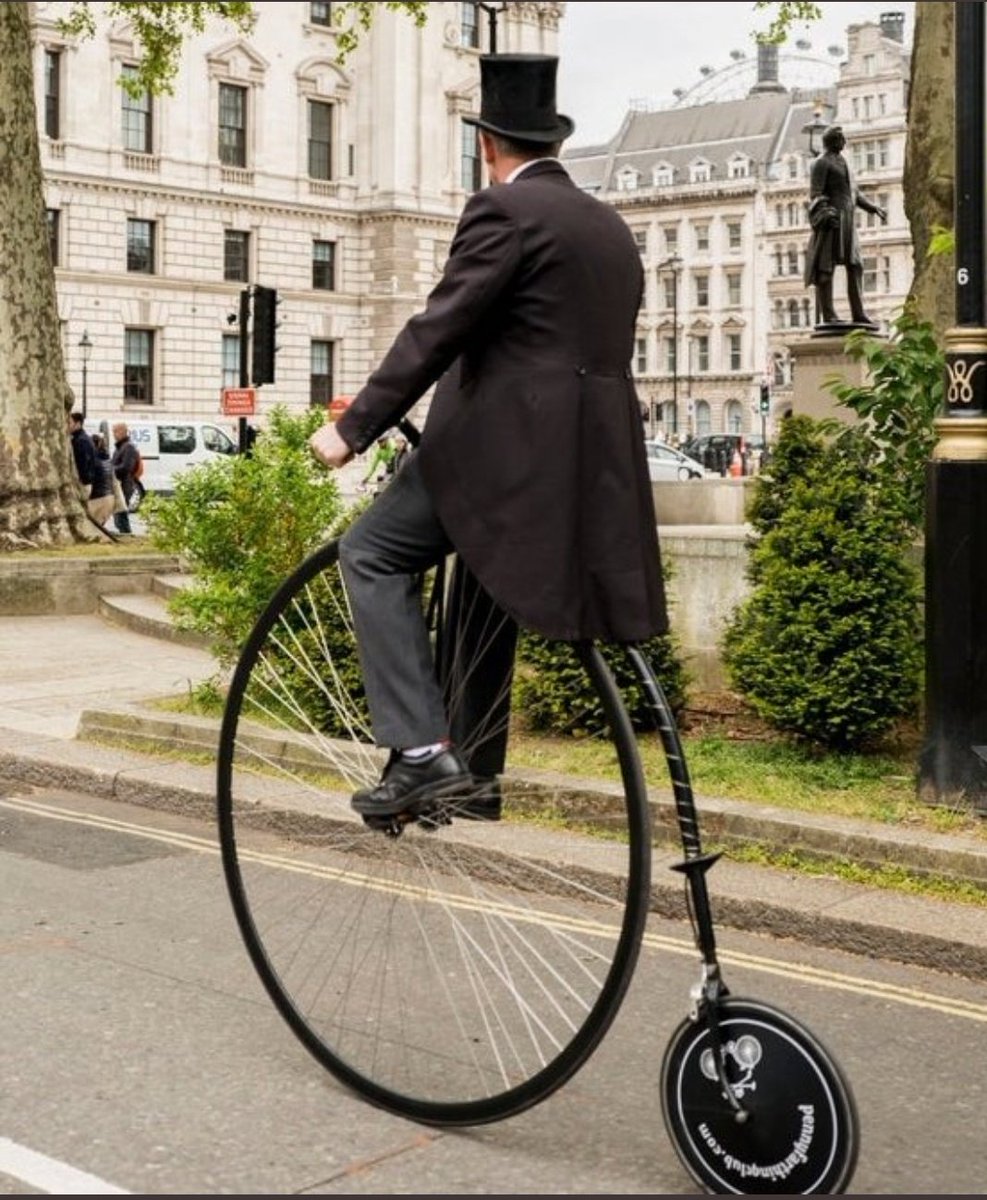 Jacob Rees Mogg on his way to be interviewed about fracking as the government's expert on science and technology. #Newsnight