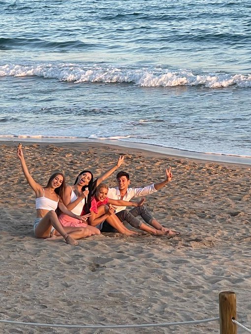 Sharing the sunset together ☀️🧡🍦 @IVANACHERRYKISS @ClaraMiaOffici1  @CabrioTommy https://t.co/tfXP8P<a class="tags" href="/tag/ivanacherrykiss">@ivanacherrykiss</a>