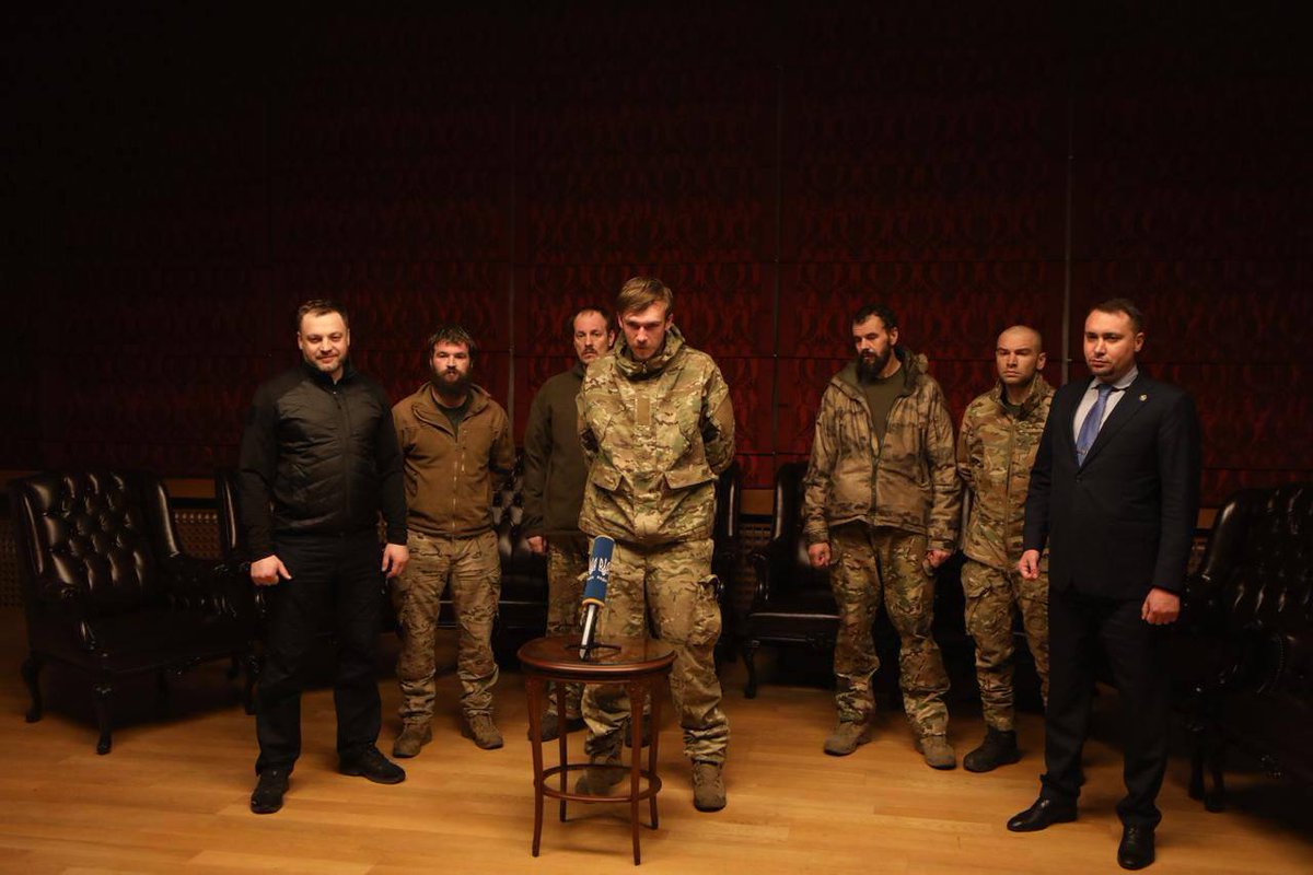 ⚡️⚡️Commanders of the Azovstal defense, including Denys Prokopenko, the head of the Azov regiment, deputy commander Svyatoslav Palamar and marine commander Serhiy Volynsky, were among the 215 people released from Russian captivity in a massive prisoner exchange on Sept. 21.