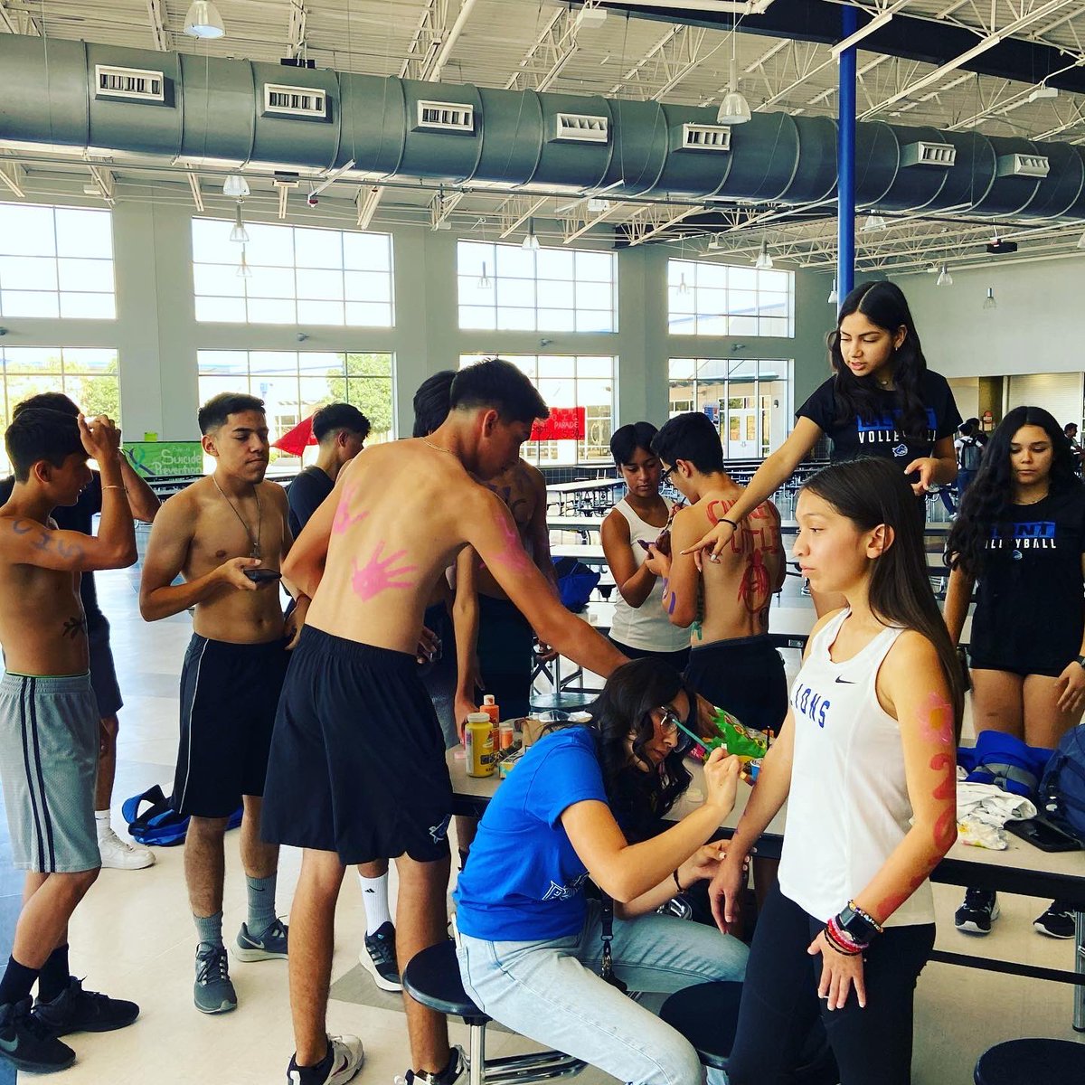 ClintHSXC's tweet photo. The #ClintCrossCountry team is getting ready for the @mighty_lions #hoco2022 Parade💙🦁💪!!
Alameda from #ClintJunior to #ClintHS will be packed for the parade that starts @ 5:30 p.m. sharp😱.

#WeAreClint #ClintXC #LionPride #StrongerTogether #LionXC #WinTheDay #WeAreClintISD https://t.co/3vM6Brp9hz