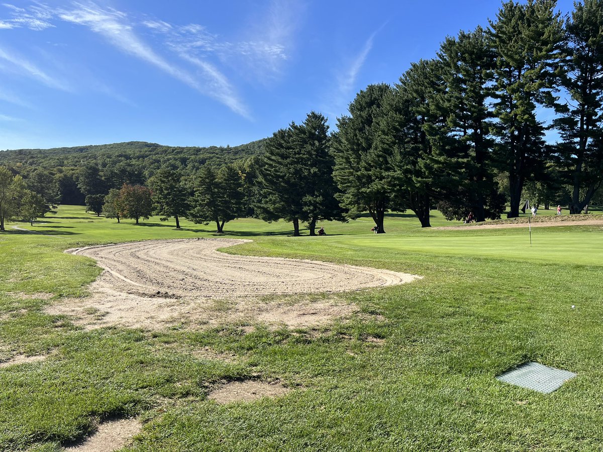 WtaGolf's tweet photo. Tigers win over Easthampton 17-7.  #StillPerfect #Family #Danno38 https://t.co/EdMLLoqIE2