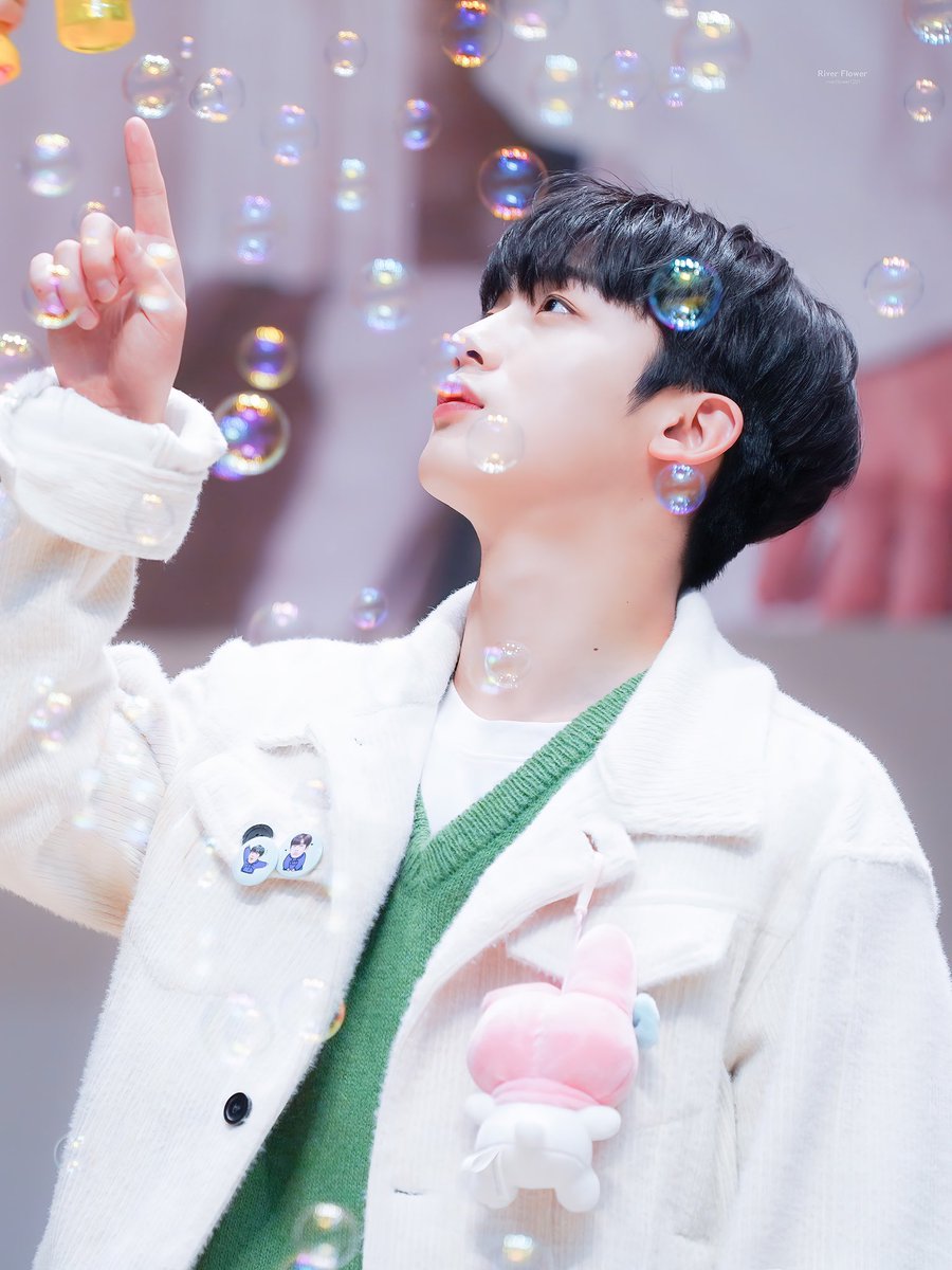 riverflower1201's tweet photo. ❤️HBD 요한❤️
생일 축하해 요한아~ 맛있는거 많이 먹고 누구보다 행복한 하루 보내길~!!
#위아이 #WEi #김요한 #KIMYOHAN https://t.co/HMiOhHIof1