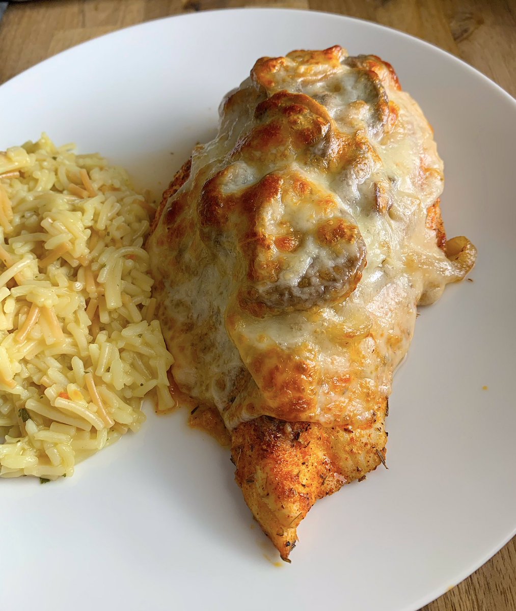 Smothered Chicken with Sautéed Onions, Mushrooms, and Provolone Cheese 🔪🔪🔪🔪

#foodporn #food #breakfast #lunch #dinner #foodie #cheflife #foodpic #myculinaryadventures #recipe #bbq #foodblog #knives #chefknives #cooking #yummy