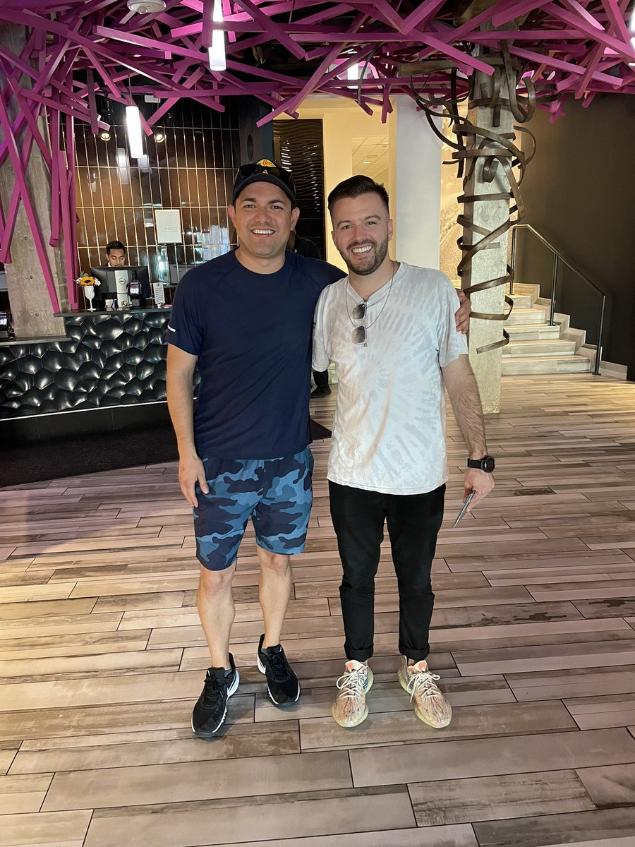 DannyDiaz100's tweet photo. Siempre un gusto convivir con amigos como Evan Craft! #amigos #dallas https://t.co/dYkqoSAO1Y