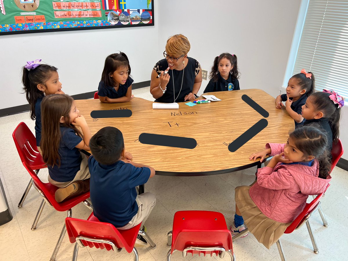 LarynBNelson's tweet photo. The highlights of my day!!! Started my in Kinder reading my fav 📚#ChickaChickBoom #PressHere #MissNelsonIsMissing. Then I got conduct a small group w another group working on letters/ sounds of T, M &amp; N. @FultonCoSchools @LFLions @FCSSuptLooney https://t.co/JjIv7ejTz1
