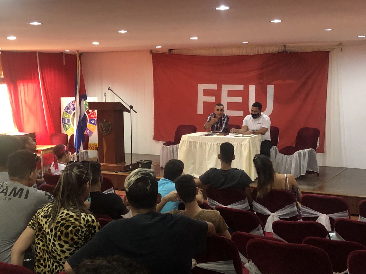 yurisley_valdes's tweet photo. Intercambio con estudiantes del 1er año de Minas en la @UniversidadMoa se analizan los resultados docentes, el sistema de recreación y la consulta popular  del #CodigoDeLaFamilias @CubaMES @AlexCespedes00 @MoaTVdeCuba @EduarArias28 @jsaborido50 https://t.co/U74HYuIb2D