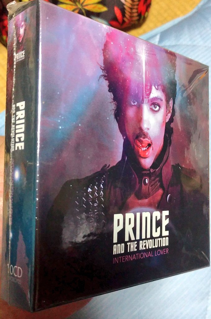 jiuko_tomoyami's tweet photo. 朝殿下。10枚組BOXセットから #PRINCEANDTHEREVOLUTION #INTERNATIONALLOVER https://t.co/rjlmuLZelp