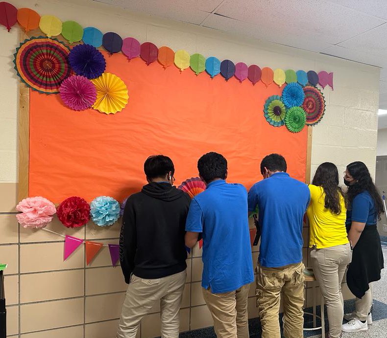 HighPointHigh's tweet photo. High Point World Language students are preparing for the Hispanic Heritage Celebration; they are highly motivated to spread awareness and embrace diversity. #HPUnited #HPUnida @IsleyMcClure @HSAssocSupt @pgcps @ap_barker https://t.co/TpOz6VcYx8