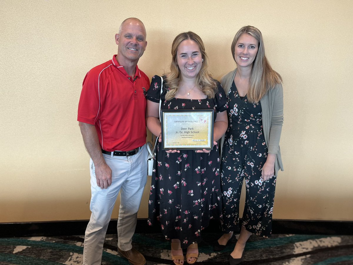 DeerParkSuper's tweet image. Congratulations to @MrsRamicone for being recognized @hstwSWohio administrator kickoff. Kelsey was recognized for her presentation selected for the HSTW best practice showcase. She earned a $1000 grant to purchase books to fill her classroom library. Way to go! @DeerParkSchools