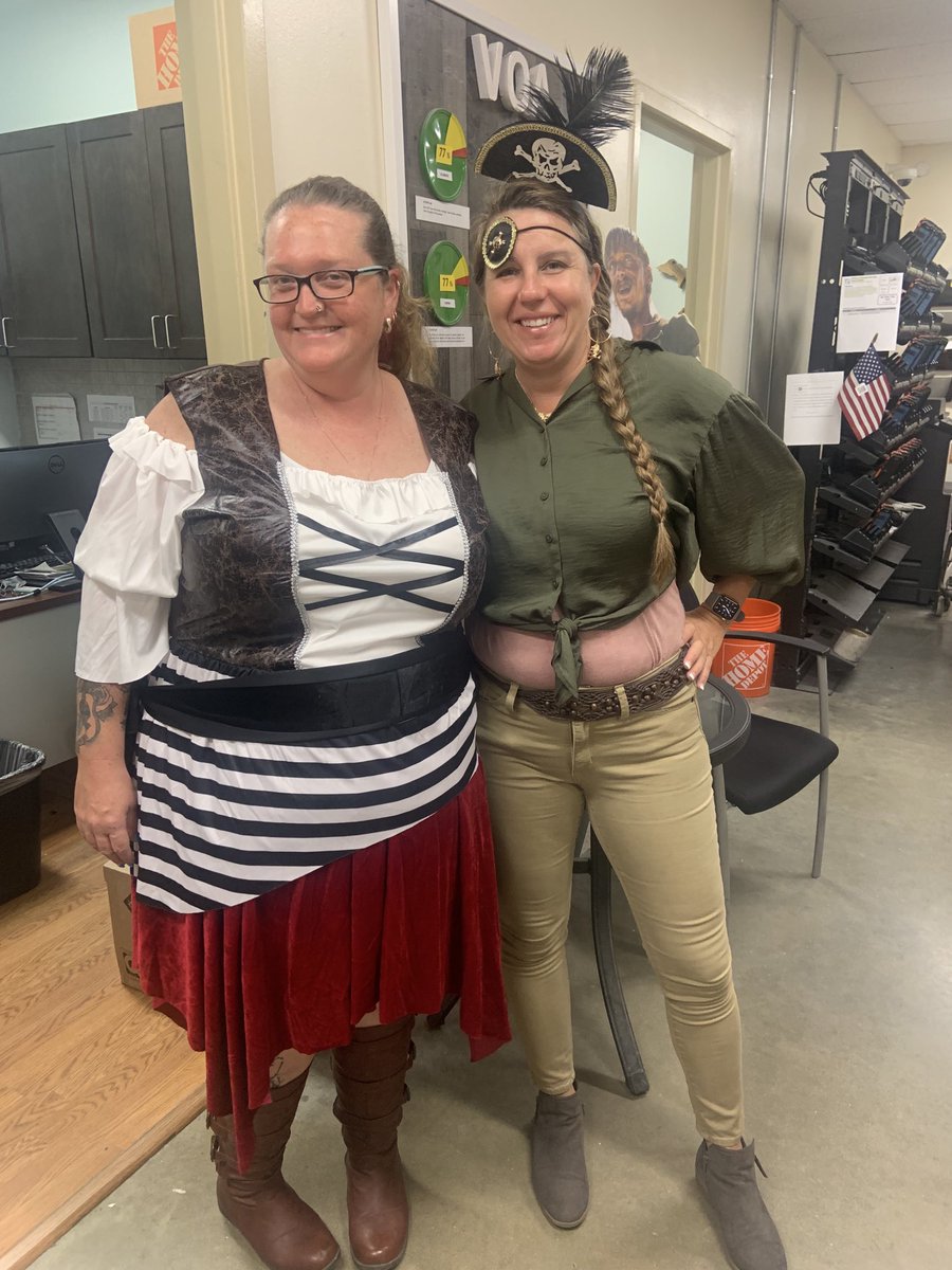 Kim08948904's tweet photo. 8444 Success Sharing kick off early with our pirate crew! ⁦@MichaelQHD⁩ ⁦@AngelaC54936103⁩ ⁦@RubenRo48457043⁩ ⁦@Mark_A_Wilke⁩ ⁦@heatherfigard⁩ ⁦@AdishLawhead⁩ ⁦@elboricua1985⁩ https://t.co/j8xNuRy3JN