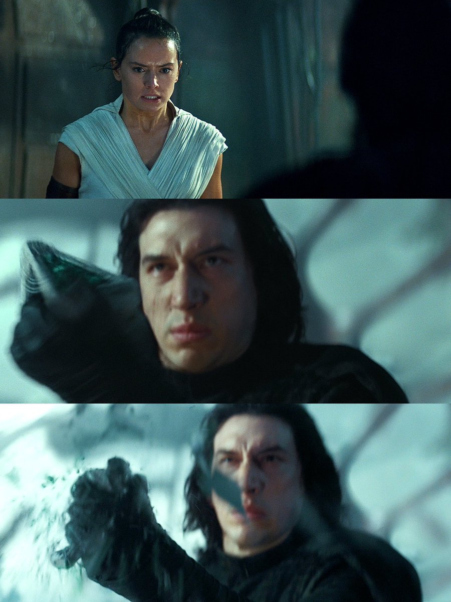 empressrey's tweet photo. still laughing at the fact that kylo ben wanted rey sitting on his lap in his 1-seat tie fighter SO bad that he pulled this stunt https://t.co/VZ7JqyrUBU