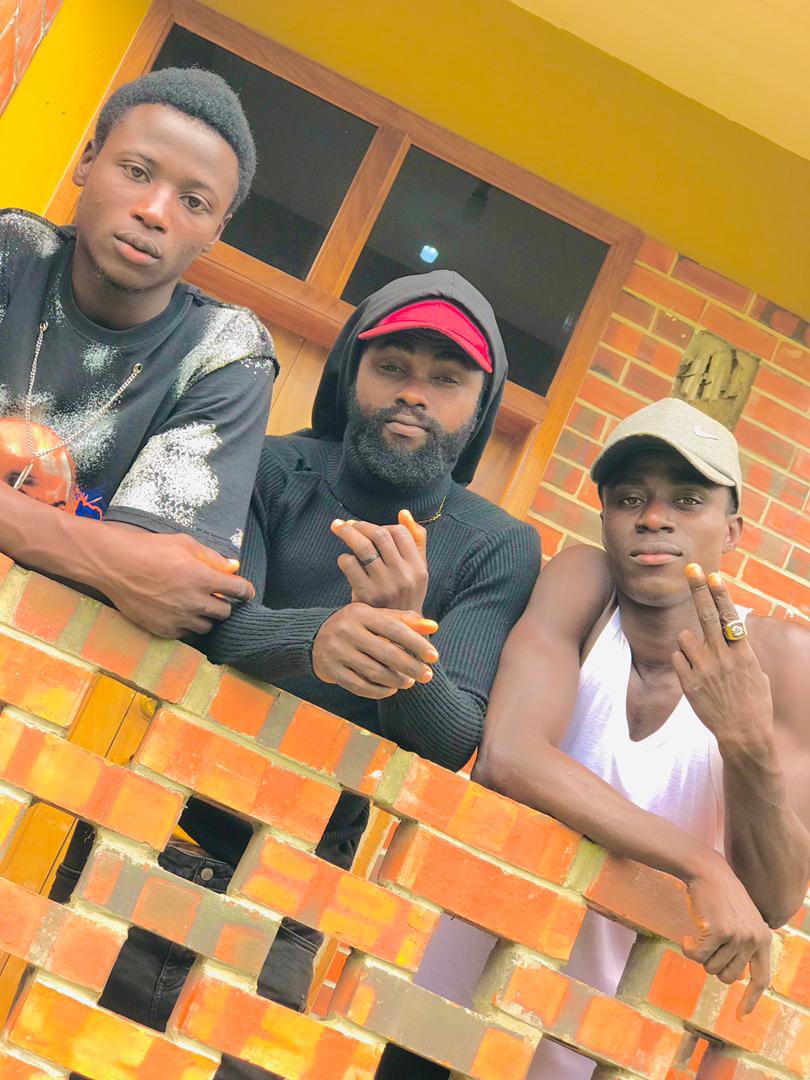 DropFace4's tweet image. We out side 🤝💯ya br3 naaka yaa daa