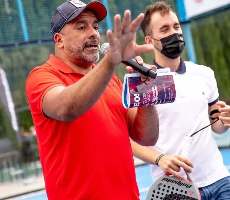 RADIOBRISAS's tweet photo. #padel #speaker @APTPadelTour
Un marplatense radicado en España es la voz principal del padel internacional de elite 🥎
Nota de @FlorCordero en @UnLugarRadio 🌎 https://t.co/UKF6OwL9M4 https://t.co/BlvfbvTrH5