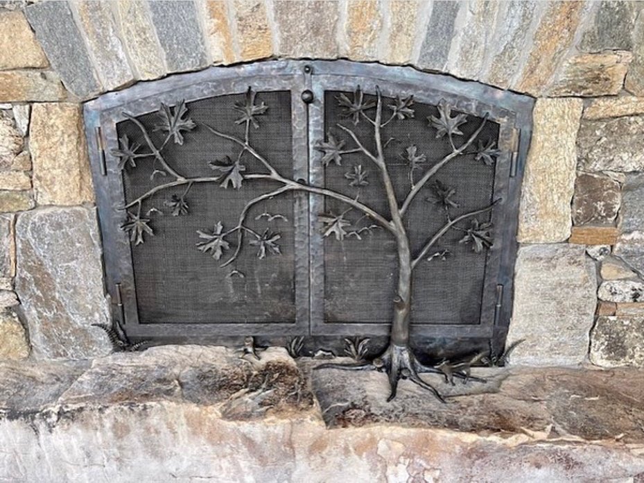 ABANAorg's tweet image. 🙌Those details!🤩

This is the Sugar Maple Tree &amp;amp; Woodland Scene Firescreen from Hearth and Home Forge in Cleveland, SC.

#bespoke #customironwork #forged #artistblacksmith #blacksmith #nature #art #woodland #fox #fern #craft #firescreen