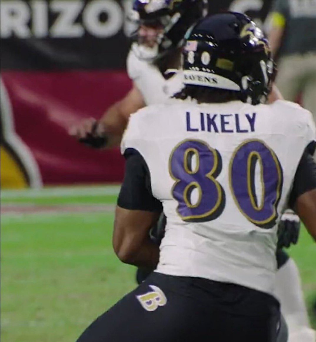 ModelLocks's tweet image. I hear it all the time when I 🚶🏽‍♂️ down the street: 

&quot;Hey @ModelLocks , how many units do you think the #LacesOutModel🏈 is going to win on #NFL moneyline picks this year?&quot;

First, I ask them how they recognize me. Then, I tell them...