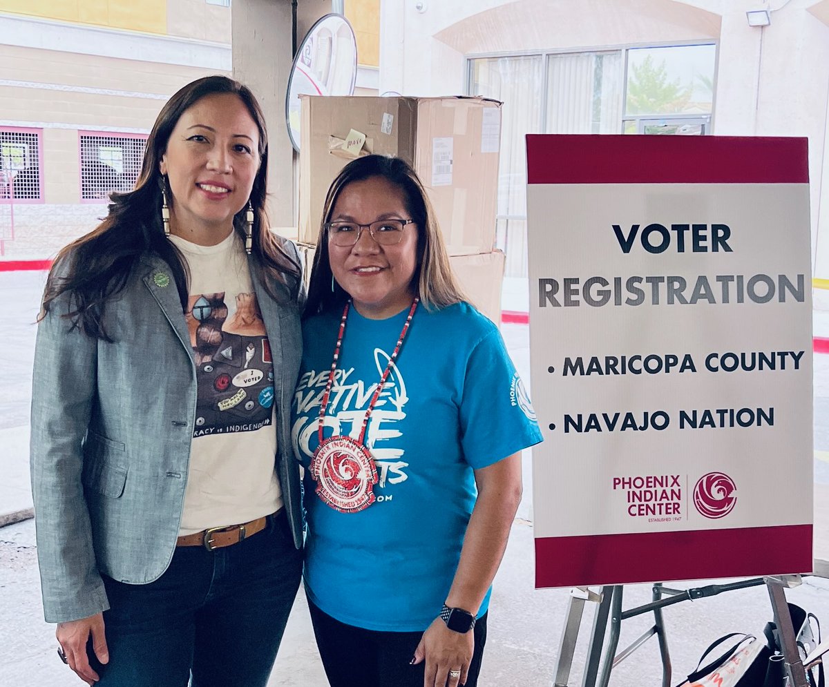 GingerForAZ's tweet photo. Happy to support the @PhxIndCenter in their campaign to register Indigenous voters in the Phoenix metro area! 

Thank you @ABecenti and @azcentral for highlighting this important effort and for talking with me about the Power of the Native Vote!! https://t.co/R8UW6KLXYX