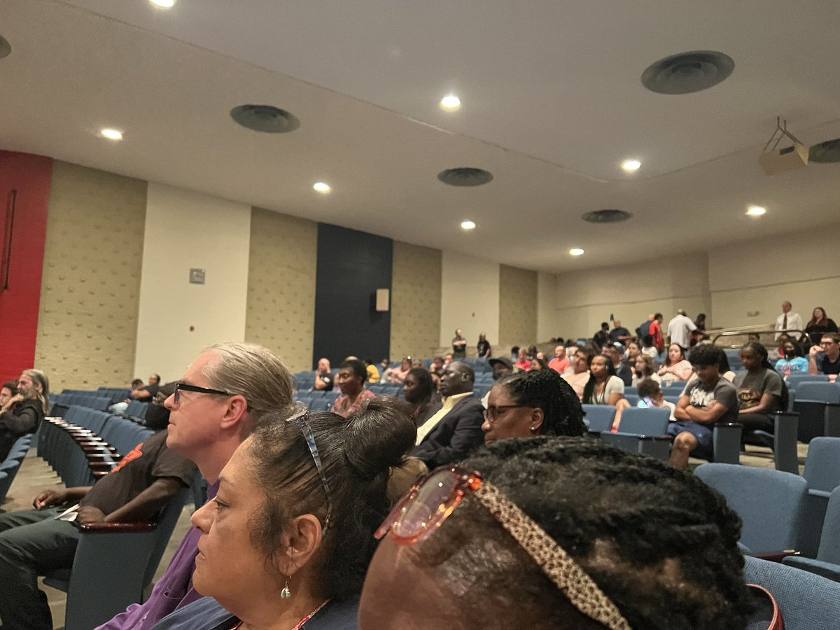 JMadison007's tweet photo. We were STRUGGLING today but we had a great back to school night last night! #NNPS #DHS ❤️💙 https://t.co/KccgmLvj0i