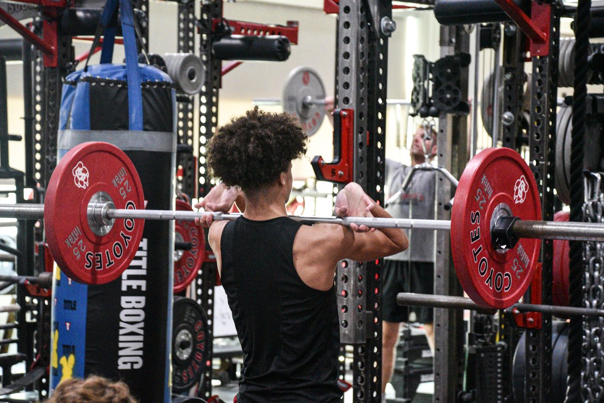 Weight Room Wednesday 🏋️‍♂️😤

#WeAreSouthDakota x #GoYotes 🐾