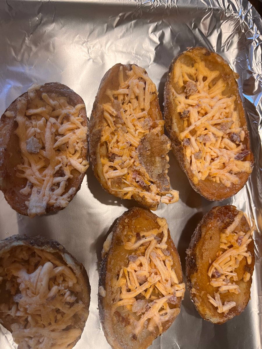 elementvine's tweet photo. @FarmRichSnacks this has been the last 1/2 doz boxes. I eat these daily for lunch. Hardly any cheese. Last box.. no cheese at all. Plz fix. https://t.co/0vxhN4YdEe