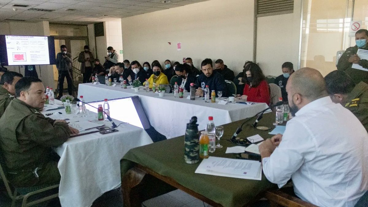 MuniCerrillos's tweet photo. Hoy participamos de la reunión de trabajo del Sistema Táctico Operativo Policial (S.T.O.P) junto a @carabchile, @subprevdelito y otros municipios. 

Revisamos los diferentes operativos y esfuerzos de las policías en las comunas de la Prefectura Santiago Rinconada 💪 https://t.co/Jriudc1WPY
