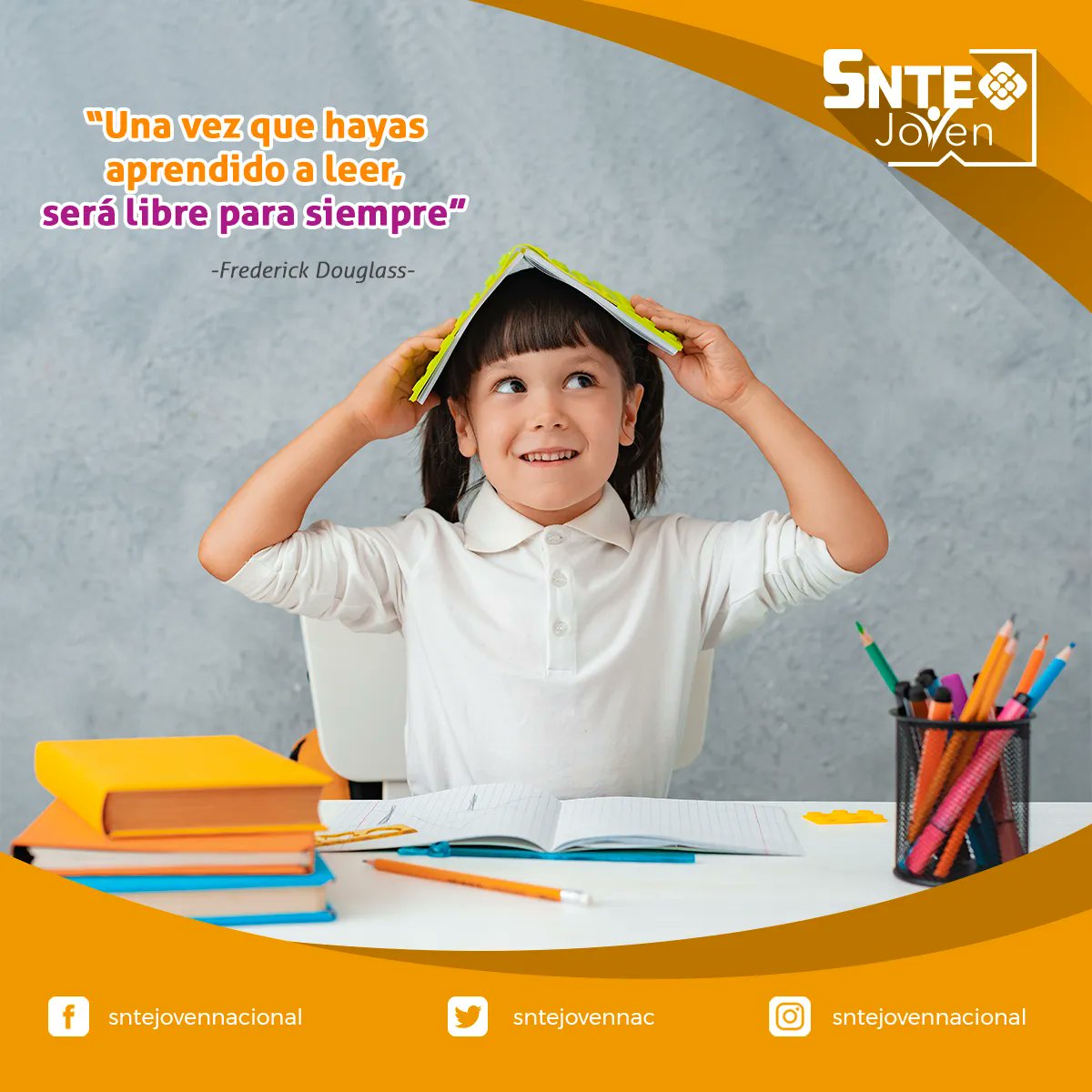 sntejovennac's tweet photo. ¡Es esencial para toda la vida! 📙📚📙
Mencionen a ese profesor que les enseñó a leer 🙇‍♂️ 🧡👩🏻‍🏫👨🏻‍🏫🧡 https://t.co/IaHoArTI2M